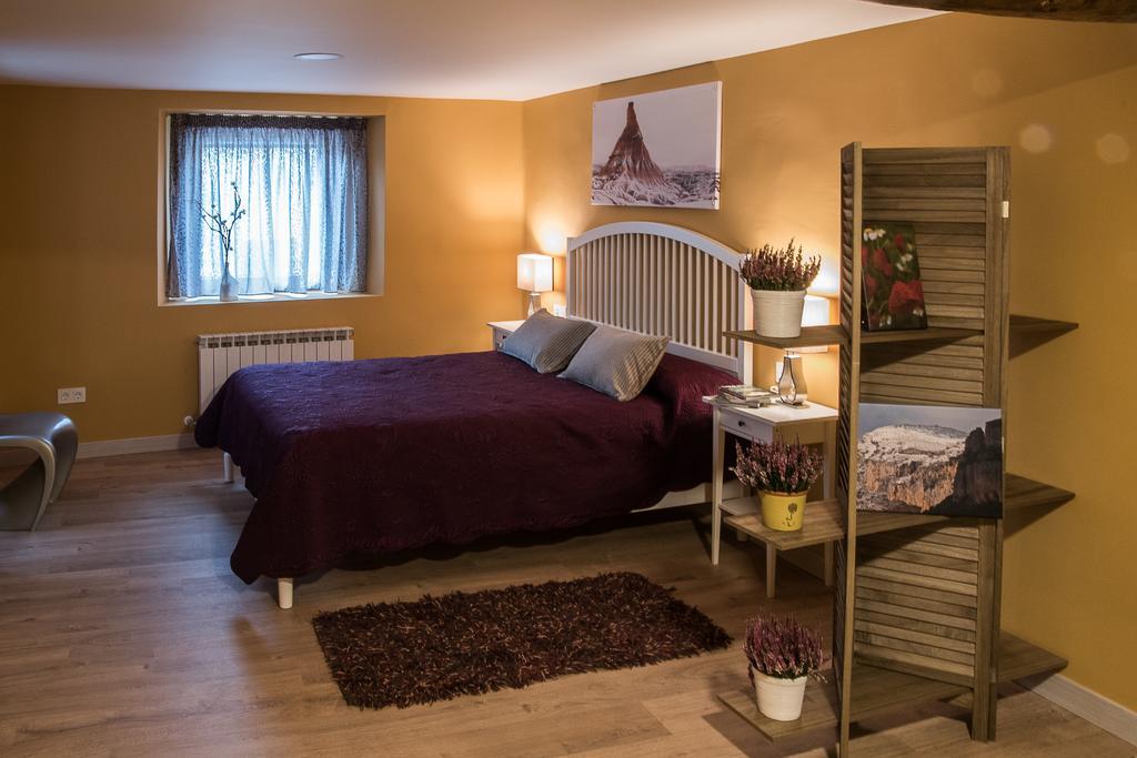 Amalur Etxea Guest House Echauri ภายนอก รูปภาพ